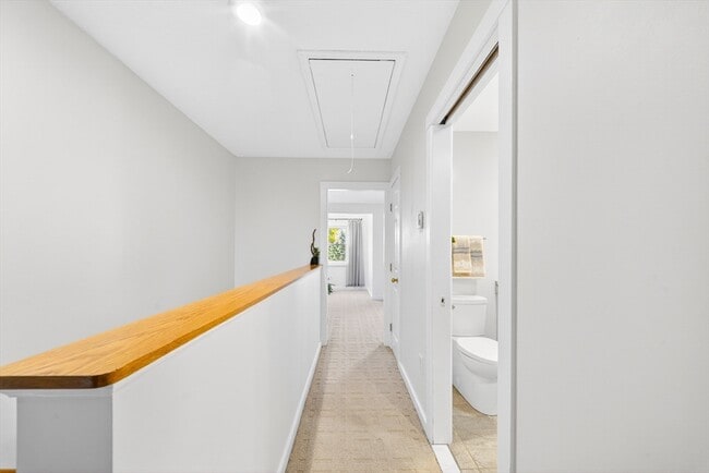 Building Photo - 82 Camelot Dr