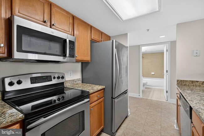 Building Photo - 11800 Sunset Hills Rd