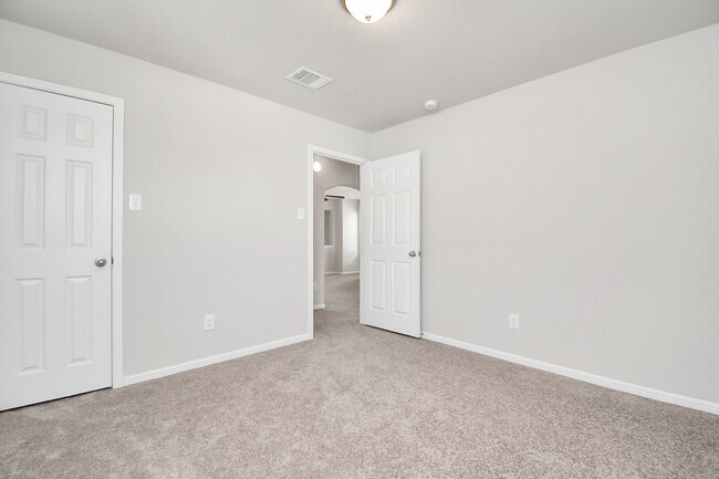 Building Photo - 424 Camino Bay Dr