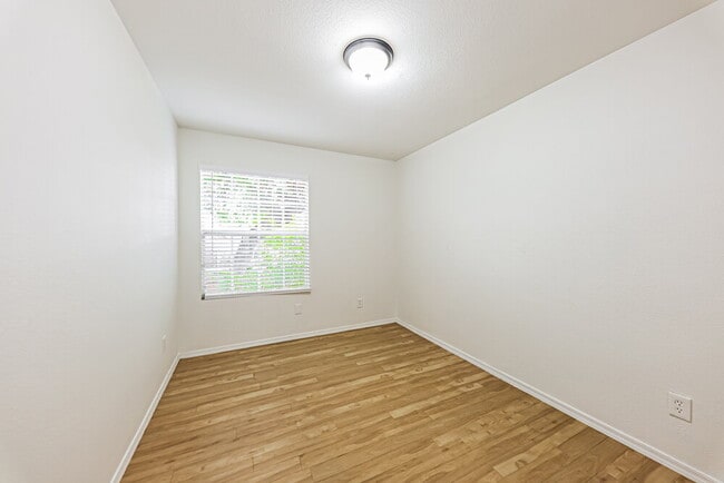 Building Photo - 19949 N 75th Dr