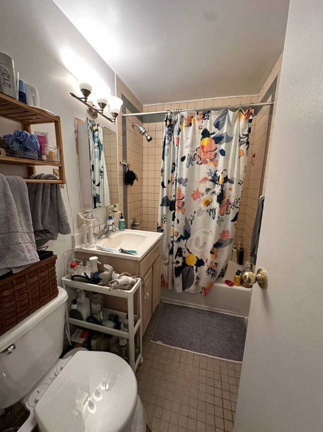 Building Photo - 191 Richards St