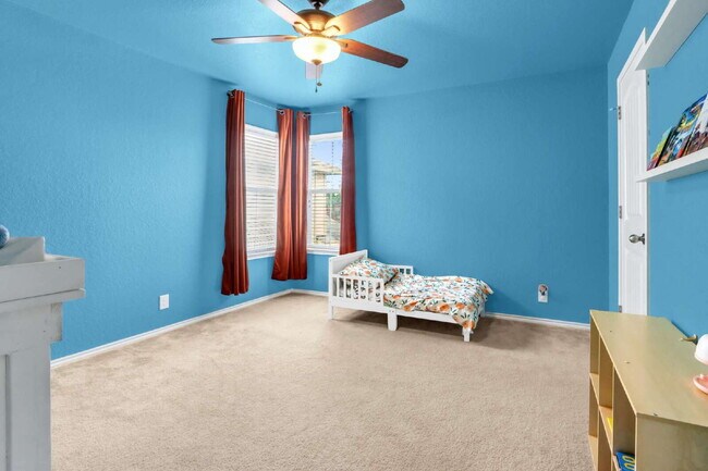 Building Photo - "Charming 3-Bed Oasis with 2.5 Baths in Sa...