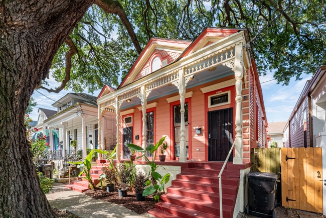 Building Photo - 2824 Banks St