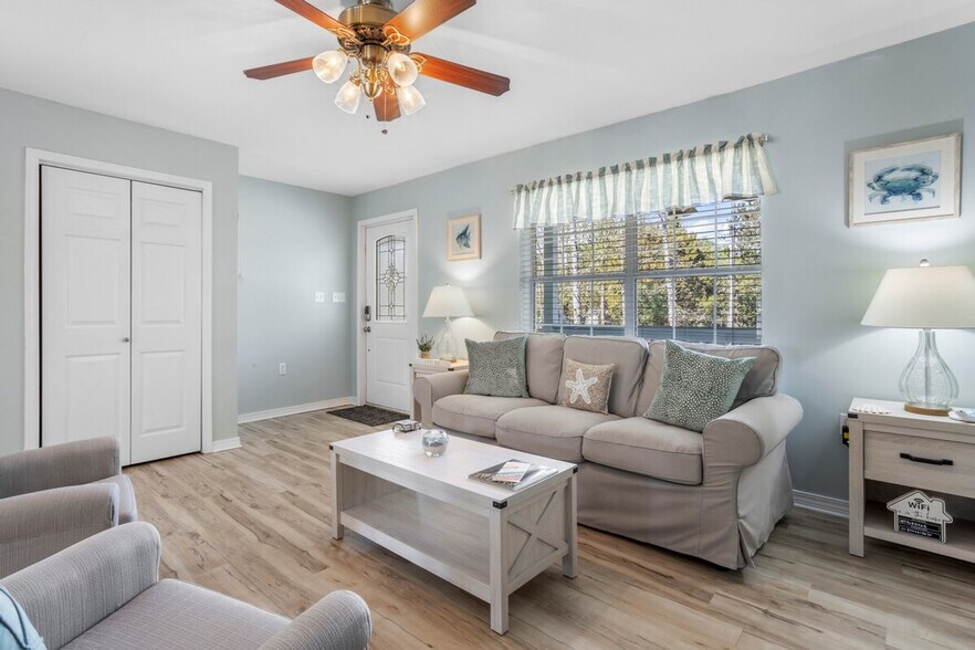 Building Photo - 309 Julia St