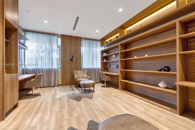 Building Photo - 1000 W Island Blvd