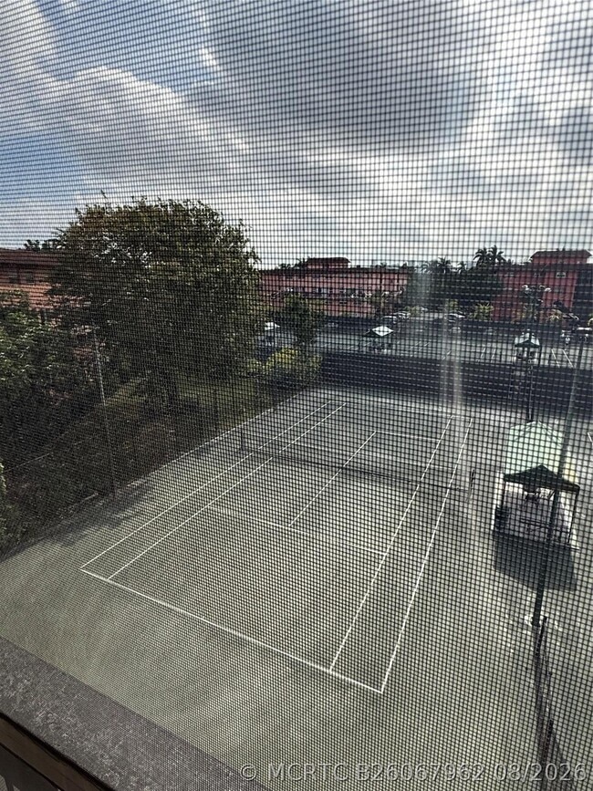 Building Photo - 610 Tennis Club Dr
