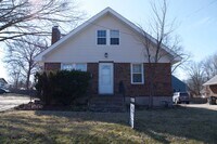 Building Photo - Conveniently Located 3 Bed 2 Bath House