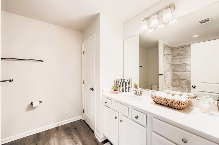 Building Photo - 80 Basswood Ln