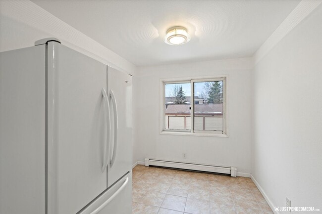 Building Photo - 2 Bed/ 2 Bath / Garage - Anchorage Condo!