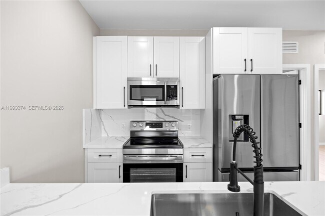 Building Photo - 630 NE 166th St