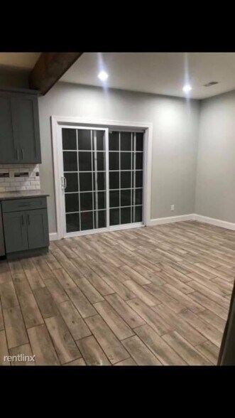 Building Photo - 372 Walnut St