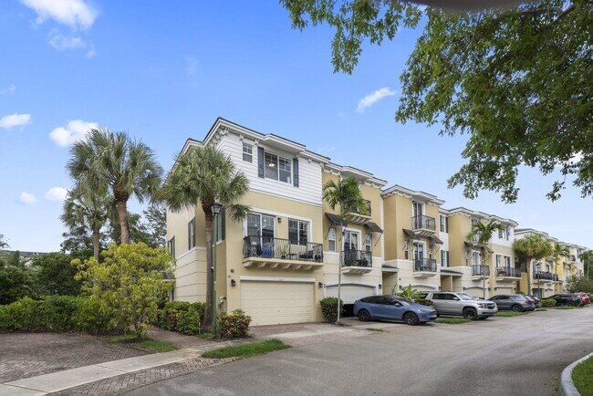 Building Photo - 616 NW 38th Cir