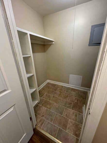 Building Photo - 1801 Marion Manor Dr