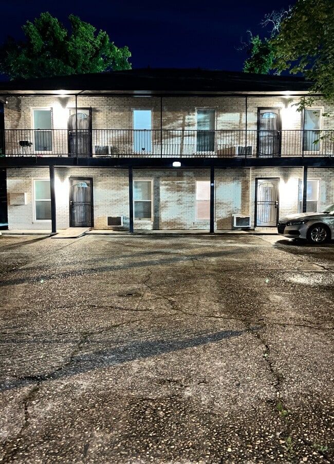 Building Photo - 636 N 39th St