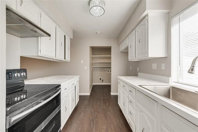 Building Photo - 2218 Meadowglen Dr