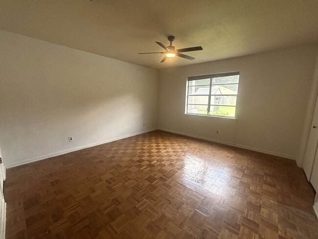 Building Photo - Spacious Home in Southern Hills