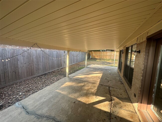 Building Photo - 13258 Bluff View Dr