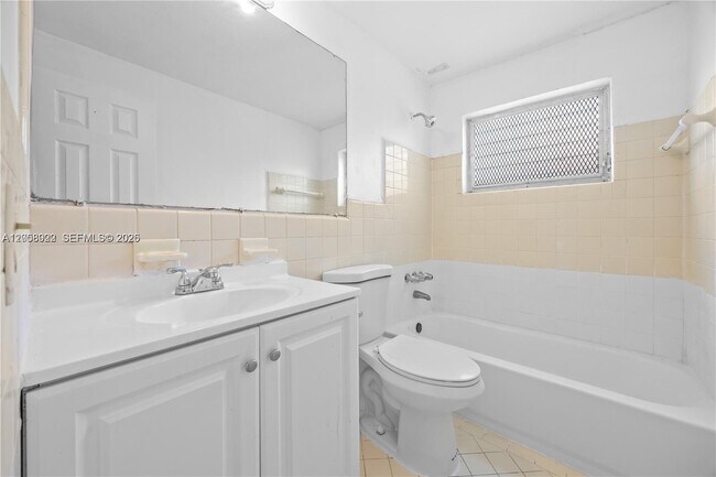 Building Photo - 2072 NE 169th St