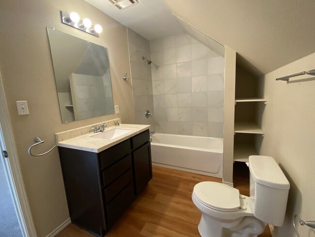 Building Photo - 3 BEDROOM, NEAR SCOTT AND WHITE