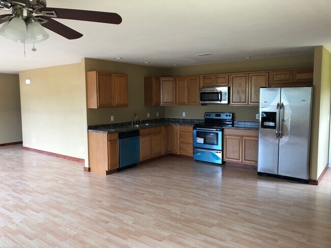 Building Photo - 38 Dunsford Dr