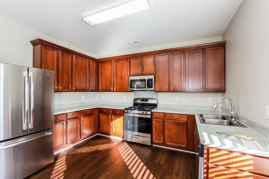 Building Photo - 8504 Old Potters Rd