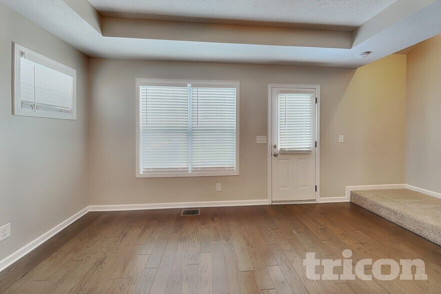 Building Photo - 549 Medallion Cir