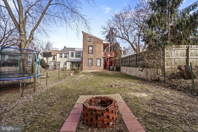 Building Photo - 148 Walnut St