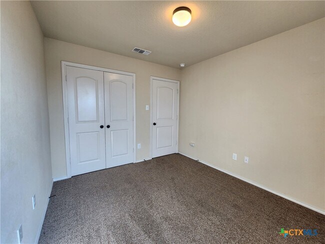 Building Photo - 501 Creekside Cir
