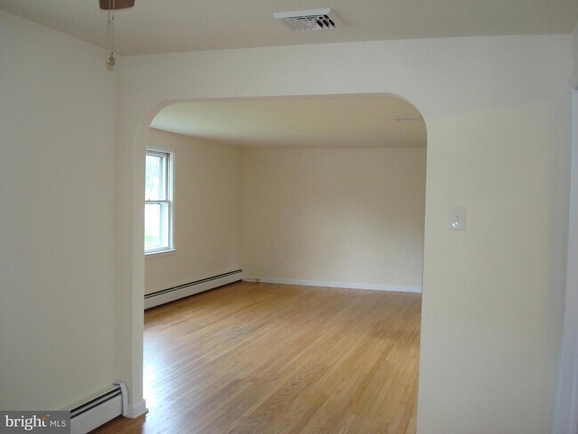 Building Photo - 1158 Horseshoe Pike