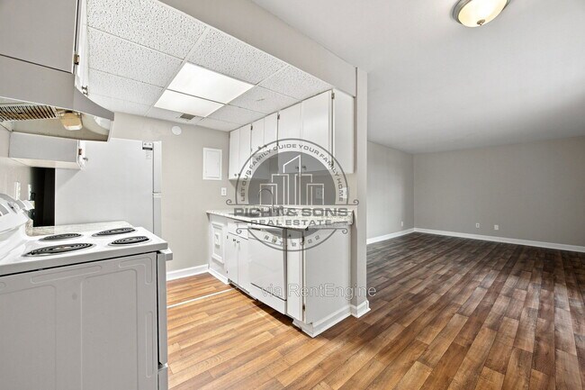 Building Photo - 457 White Dr