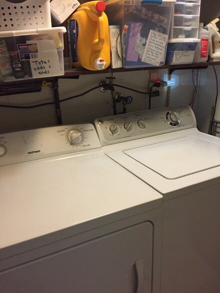 washer and dryer in unit - 6344 Aurelia St