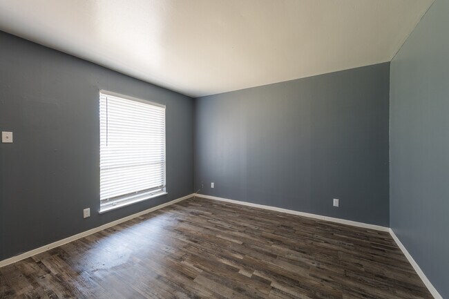 Building Photo - 708 Santa Rosa Dr