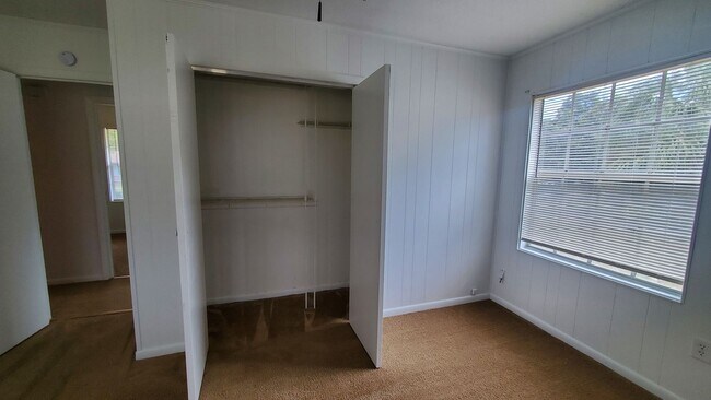 Building Photo - Welcome to this charming 3-bedroom, 1.5-bath home in Dunnellon, FL!