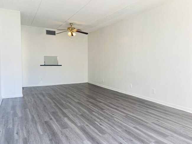 Building Photo - 4500 N Flagler Dr