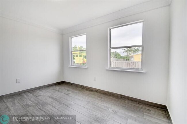 Building Photo - 919 N J St