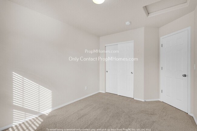 Building Photo - 16255 SW Whistling Swan Ln