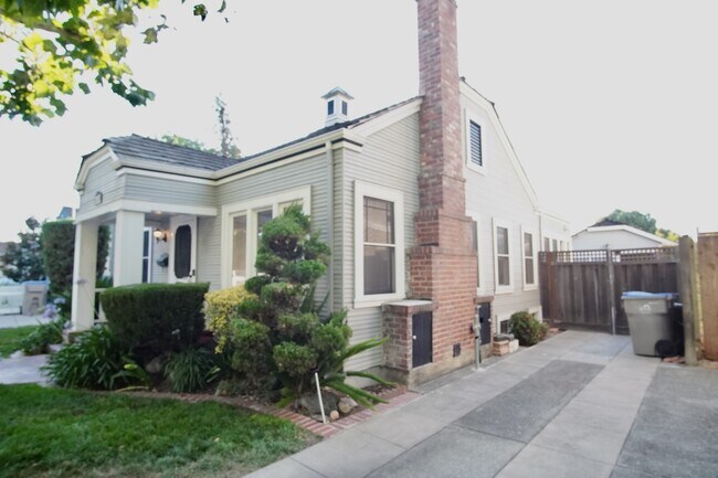Building Photo - 1479 Sierra Ave