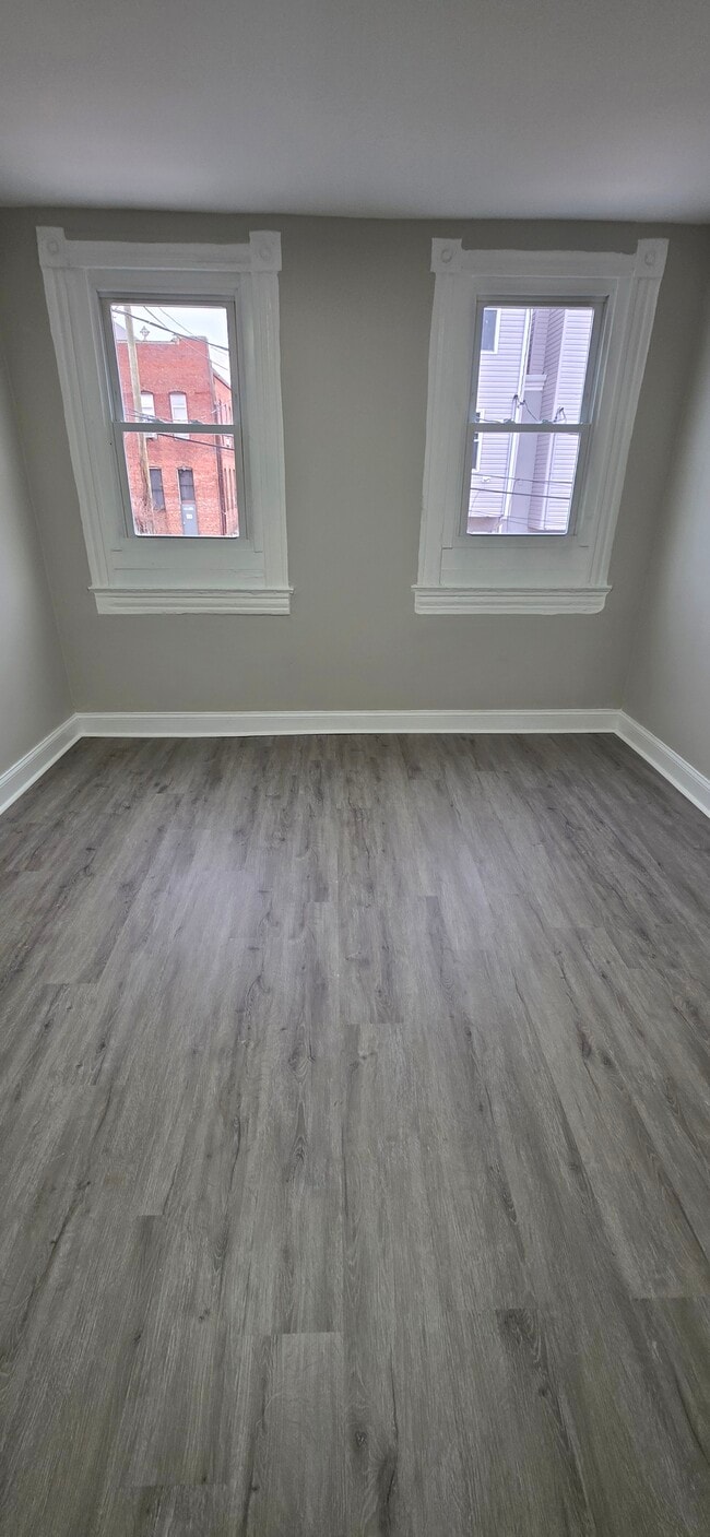 Building Photo - 2125 E Oliver St