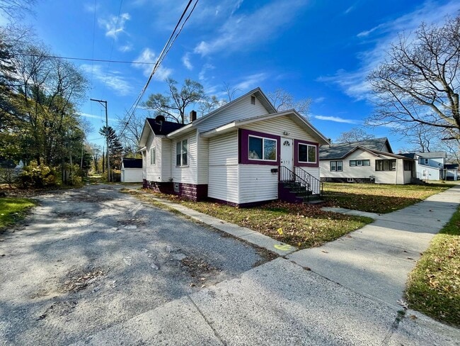 Primary Photo - Three Bedroom Home in Muskegon