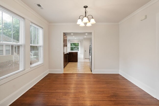 Building Photo - 2130 Chesterfield Ave