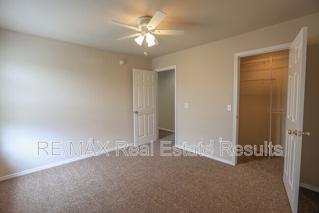 Building Photo - 3509 SW Deerfield Blvd