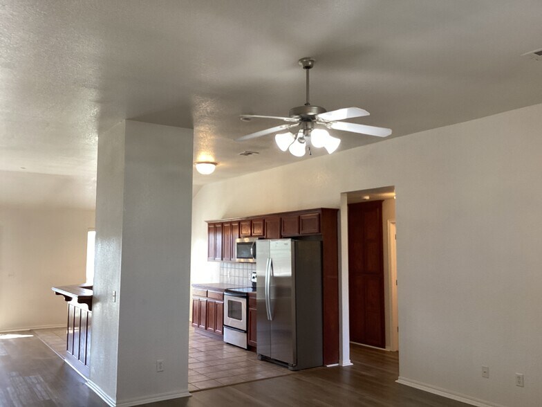 Building Photo - 4129 Queens Dr