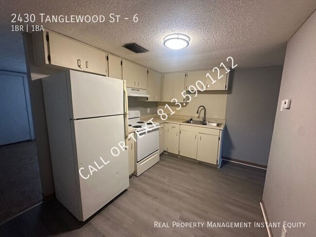 Building Photo - 2430 Tanglewood St