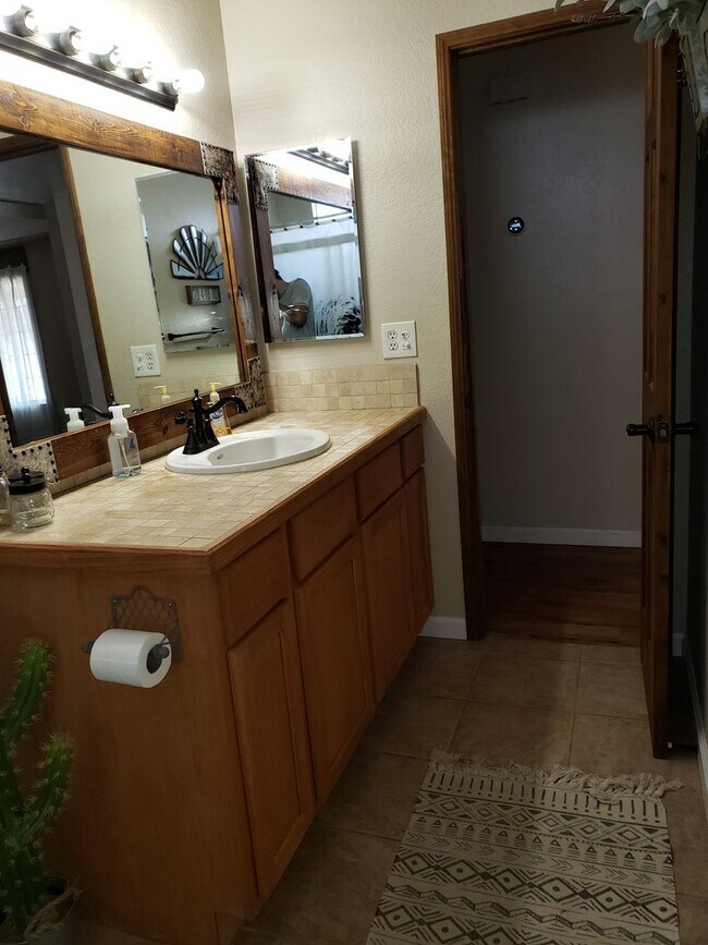 Building Photo - HORSE'S HORSE'S.....GREAT HOUSE WITH LOTS OF LAND AND A BARN