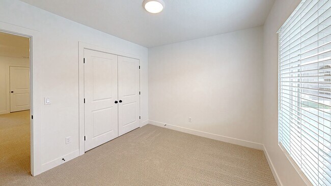 Building Photo - *No Security Deposit Required Upfront for 6 Months!  2024 Townhome. Move In Special!