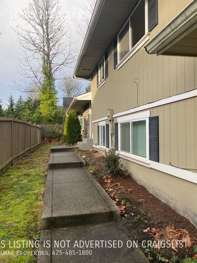 Building Photo - Unique 3 Bedroom Home with Daylight Baseme...