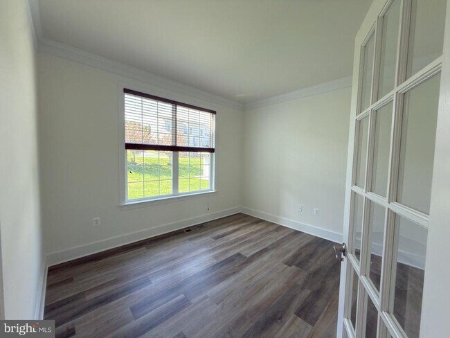 Building Photo - 8 Ramsdell Ct