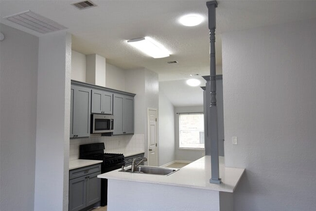 Building Photo - 2910 Walnut Springs Dr
