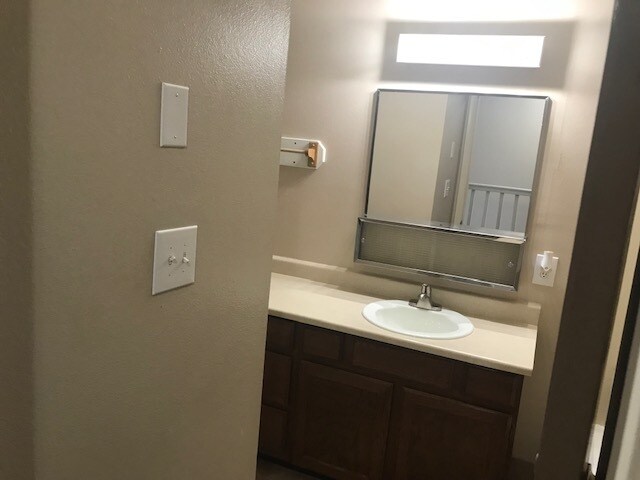 Building Photo - Pheasant Glen Town House #33