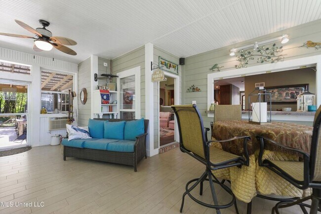Building Photo - Spacious 5 bed, 4 bath home sits right ins...